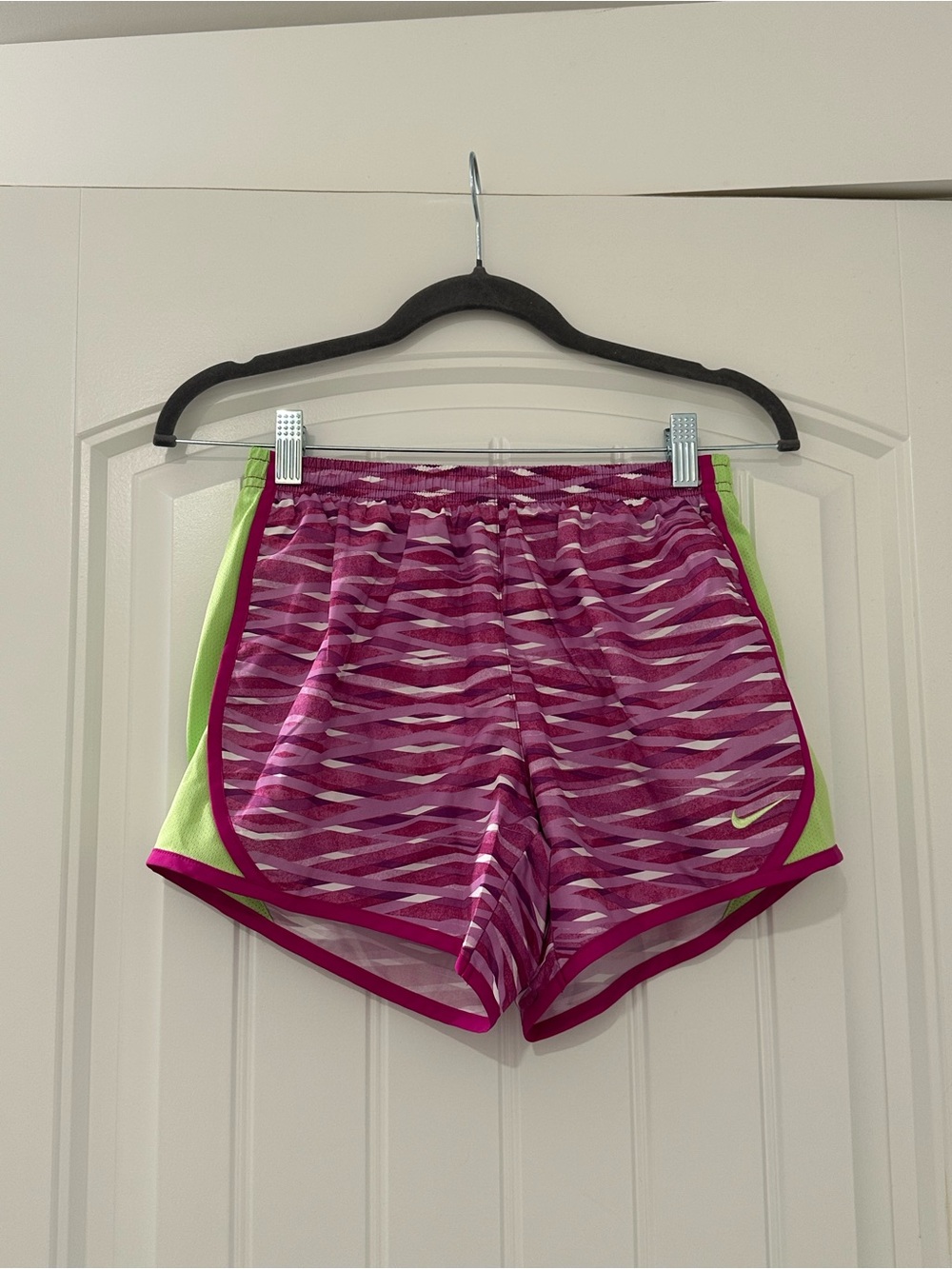 Nike Dri-Fit Brief Lined Purple & Green Graphic Dolphin Hem Shorts Size Girls XL